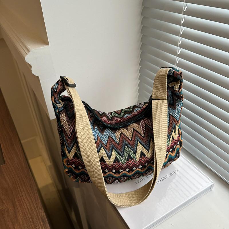 Trendy Street Style Medium Sized Tote Bag With Zipper Closure And Soft Fabric