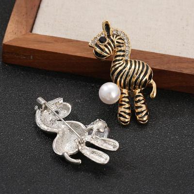 Exquisite Personality Animal Pearl Zebra Brooch Pin For Women Clothing Coat Jewelry Accessries Gifts