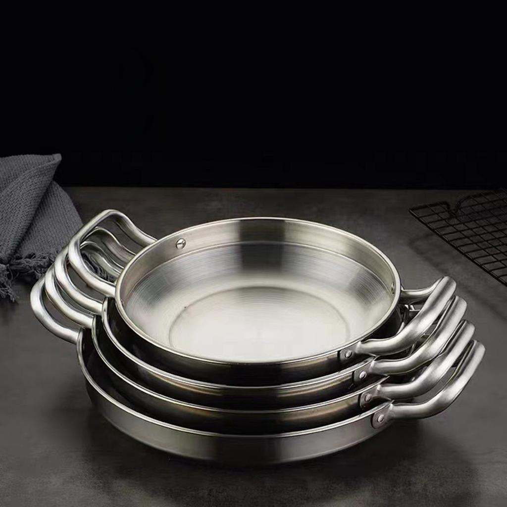 Pratica padella da cucina con doppio manico, distribuzione uniforme del calore, padelle comode per varie tecniche di cottura