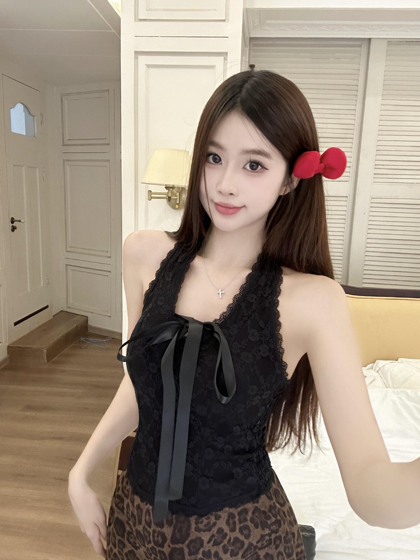 

2042# Женская летняя кружевная майка на V-образном вырезе с бантом - Сексуальный топ-бандо халтер One Size чёрный