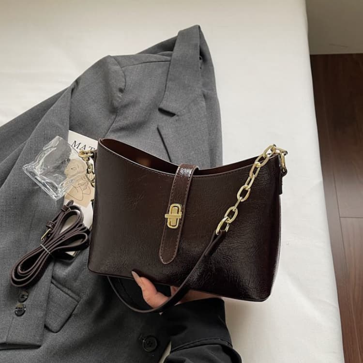 

Glossy metal lock armpit bag women s shoulder messenger bag кавовий