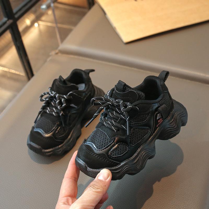 

Детская спортивная обувь 2025 весна и осень новая для девочек сетчатая дышащая обувь папы для мальчиков детская обувь на мягкой подошве для повседневной носки 25 чёрный