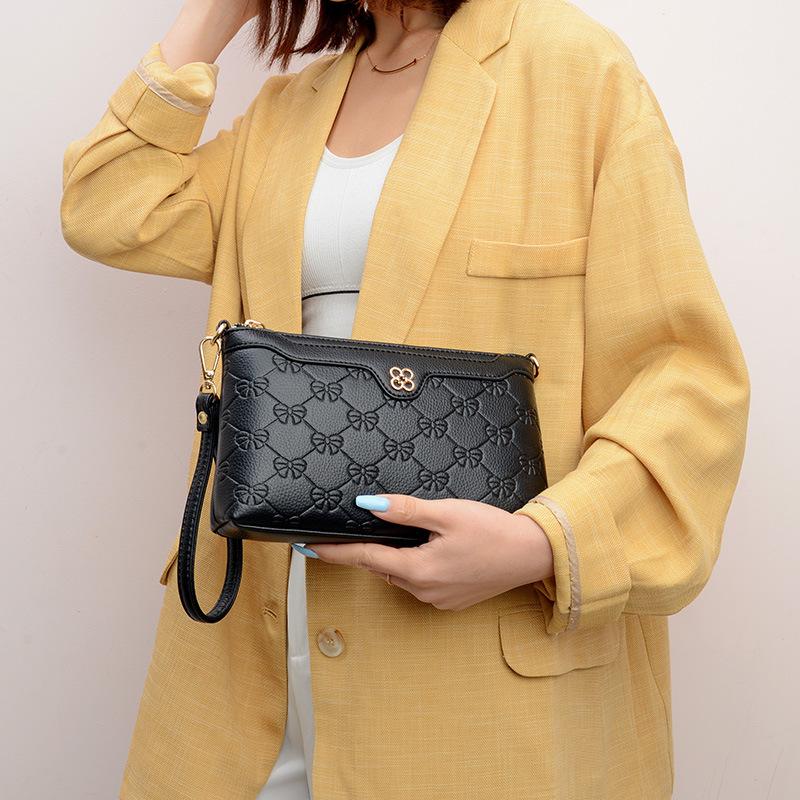 Small bag women's 2025 new summer light clutch bag women's mobile phone change bag textured soft-sided messenger bag