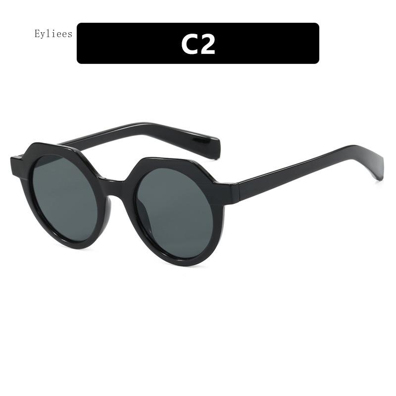 Fashion Small Irregular Square Sunglasses Women Retro Round Clear Ocean Lens Shades UV400 Men Rivets Punk Sun Glasses gafas