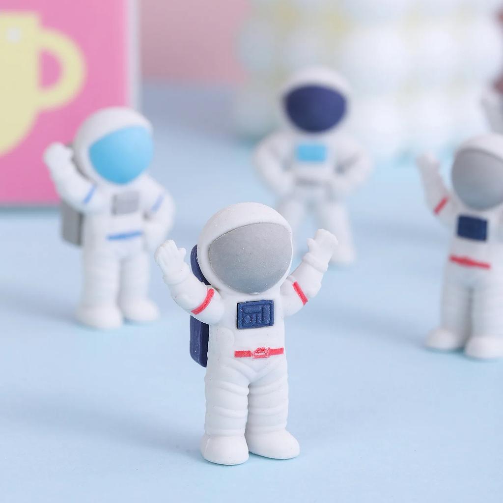 3Pcs/Lot Creative 3D Astronaut Eraser Cute Cartoon Spacemen Rubber Pencil Eraser for Kids School Stationery Student Award Gifts