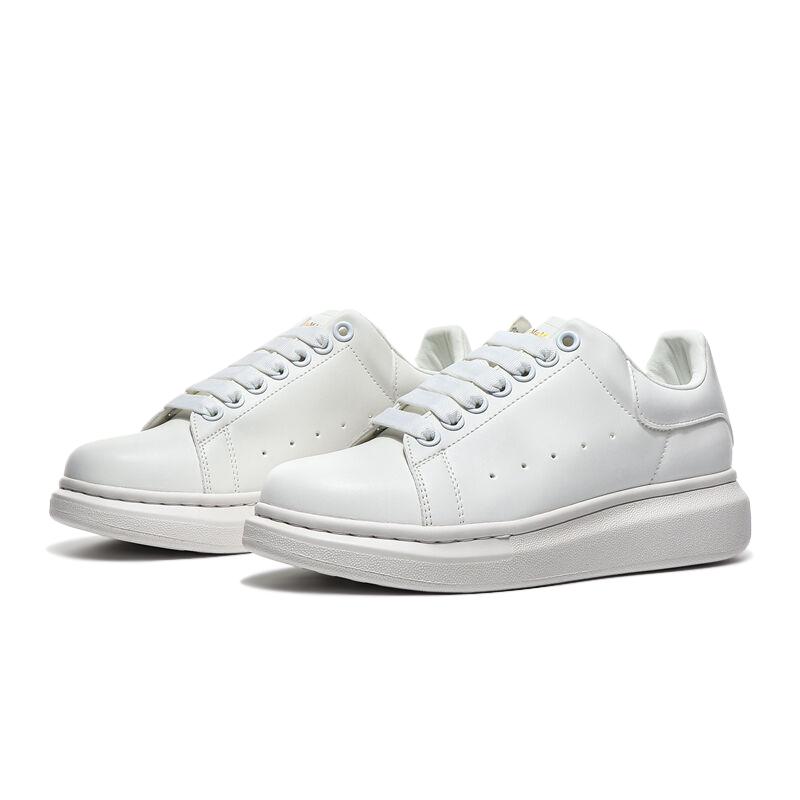 Fashionable and comfortable best-selling versatile fashion sports shoes with soft sole height-enhancing casual.