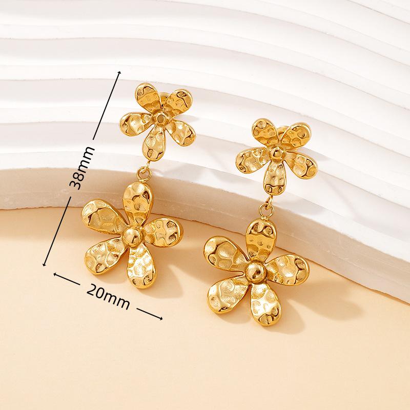Women's Titanium Steel Gold-Plated Flower Stud Earrings - Rust-Proof, Fashionable, High-End Pendant Jewelry, Light Luxury Feel, 2025 Collection.