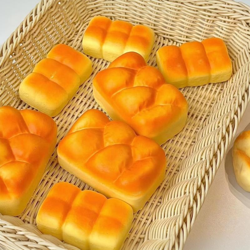Slow-Rising Abdominal Muscles Bread-Shaped Pu Toy Realistic Design For Stress Relief Kids Play Party Favors