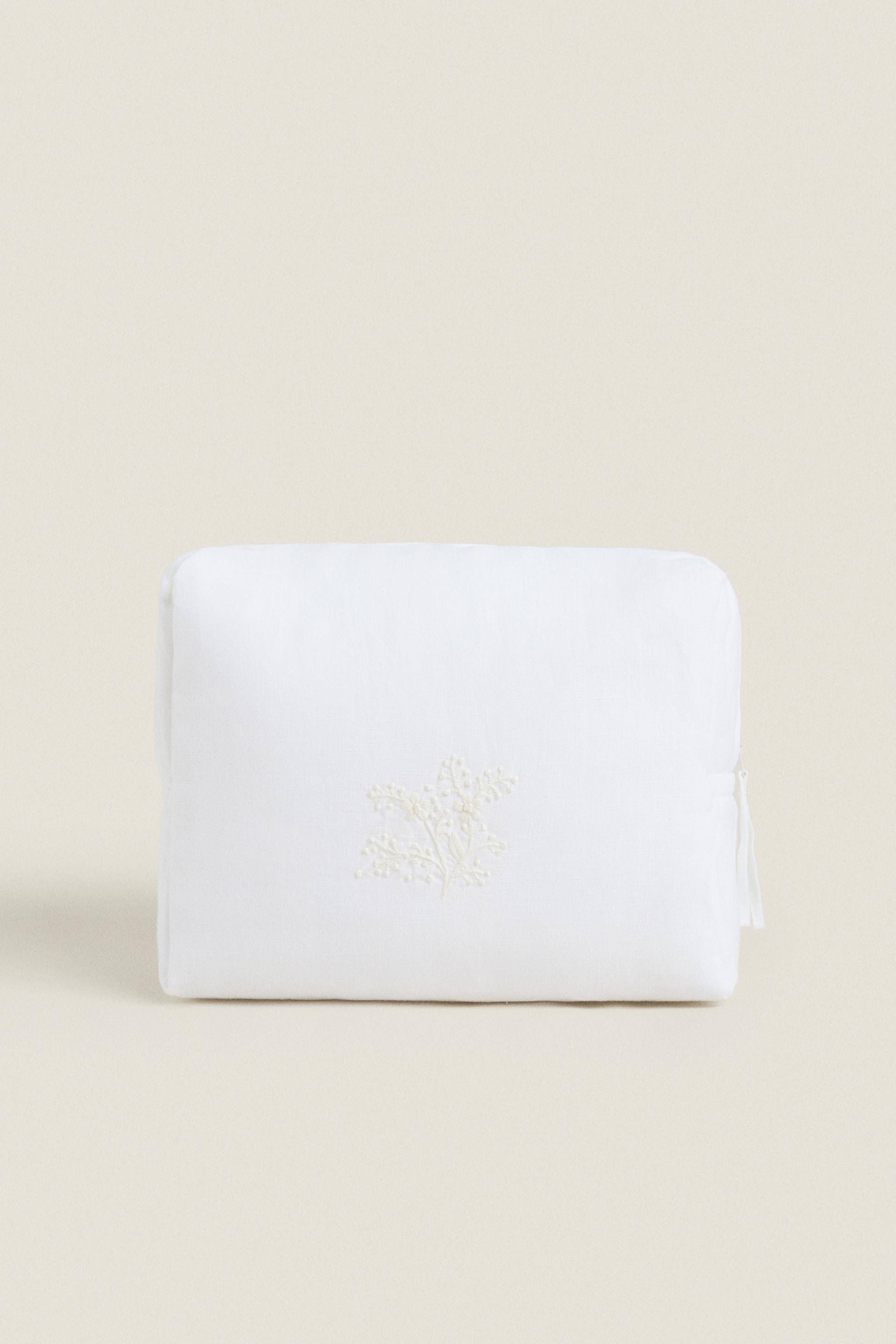 

EMBROIDERED LINEN TOILETRY BAG