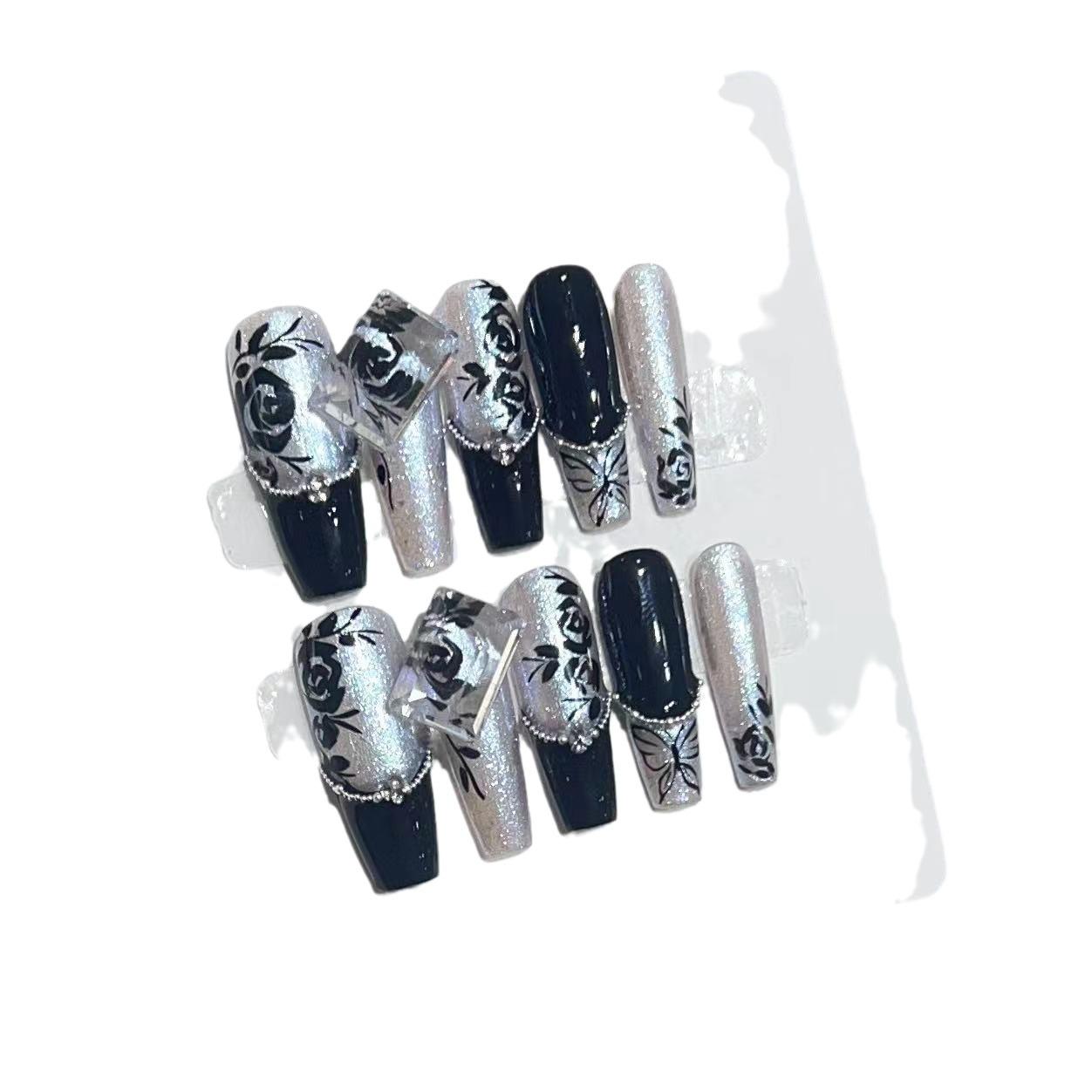 

Черная роза в доспехах Ручной маникюр Готовый Аврора Волшебное зеркало Черный французский Стальной шарик Белый квадратный бриллиант Доспехи Large L