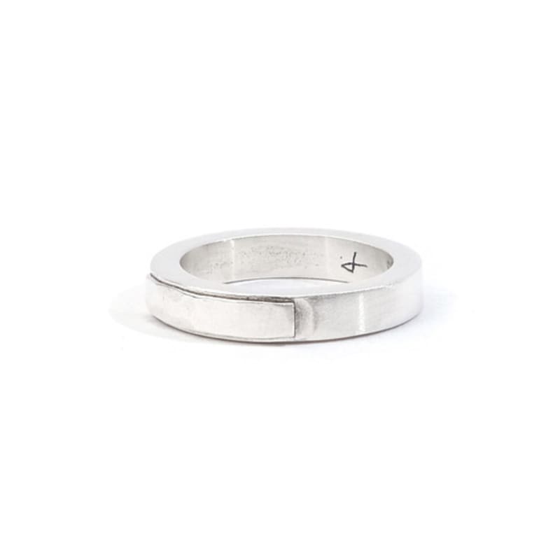 SEWNSWEN SILVER SLIM HAMMERED TAG RING