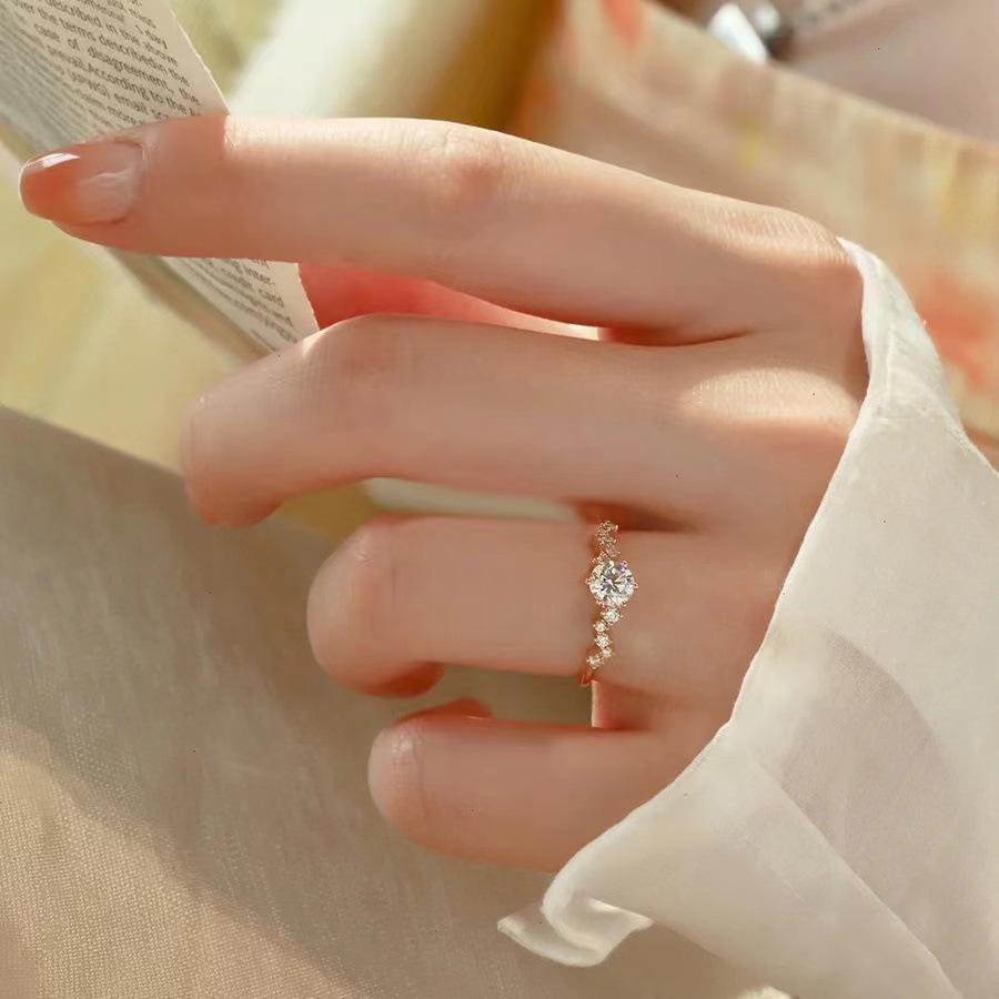 Star Dream Moissanite Fashion Ring: High-End Luxury Design, Versatile Proposal or Wedding Band with Super Flash.