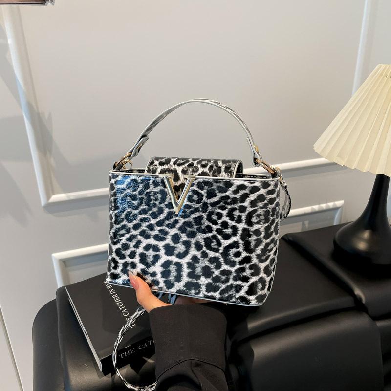 Fashion leopard print casual new trend retro foreign style simple spice girl style one shoulder crossbody small square bag