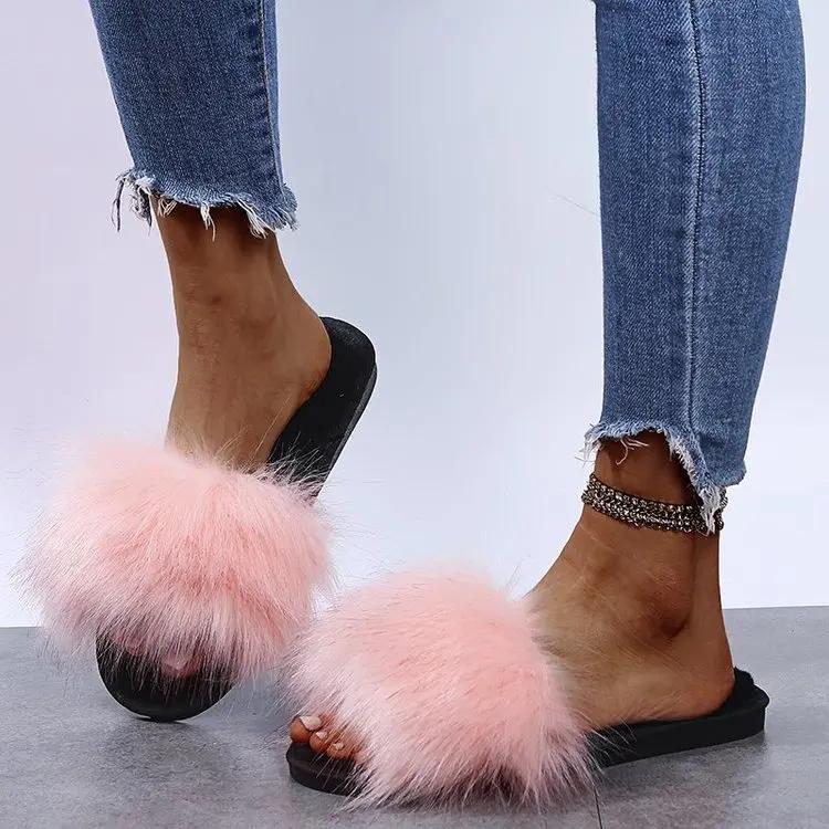 Fashion New Women Slippers 2025 Summer Slip on Flat Sandals Luxury Casual Lightweight Shoes Trend Beach Roman Slippers Home Slides Women