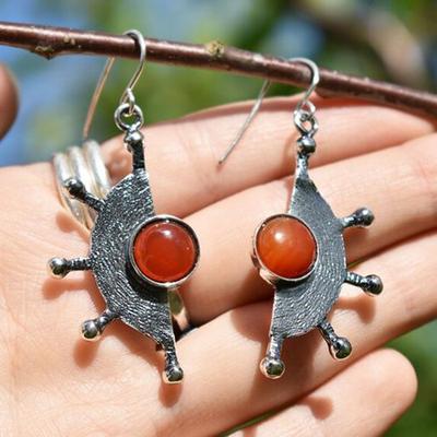 Vintage Silberfarbene Runde Schnitzerei Gelber Stein Hängeohrringe für Damen Schmuck