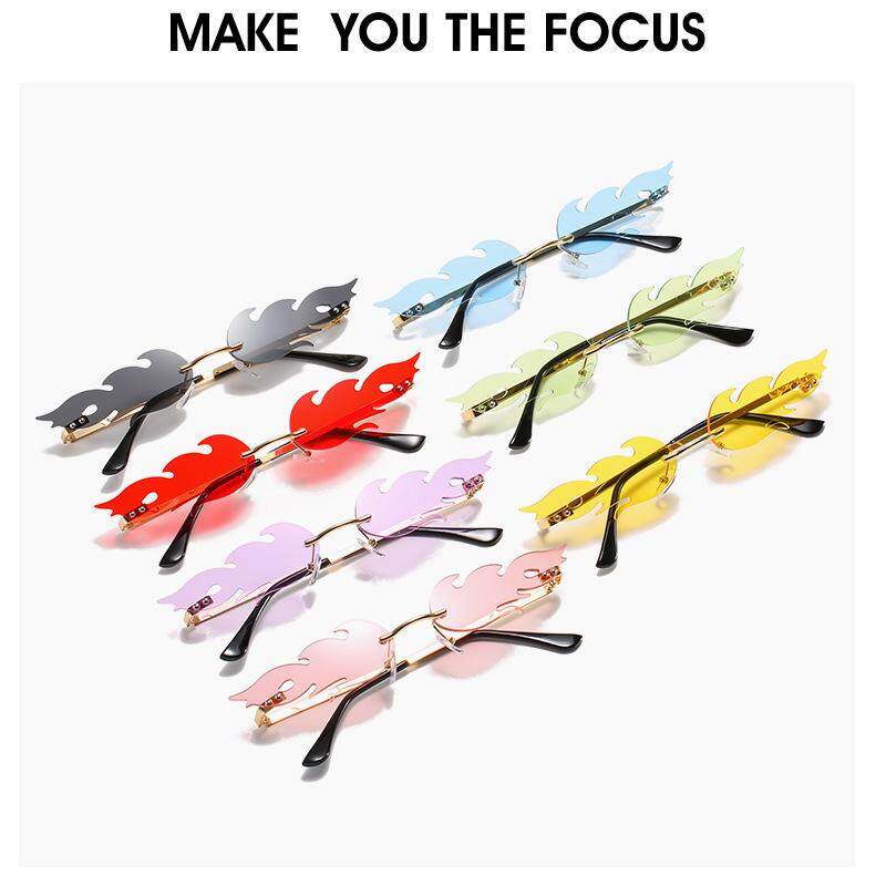 Mode Lyx Cat Eye Solglasögon Dam Vintage icke-polariserade Båglösa Eldflamma Solglasögon Trendiga Spegellins Smala Glasögon UV400