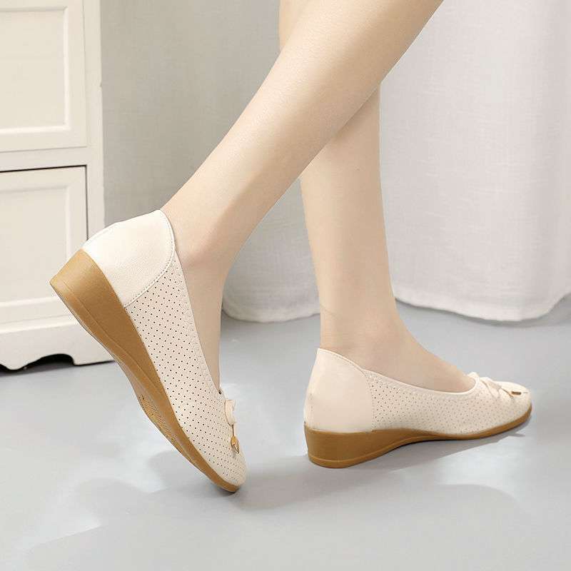 Mom Shoes Women's Slope Heel Soft Leather Beef Tendon Sole 2025 New Bow Round Head Breathable Doudou Shoes Casual Single Shoes Women