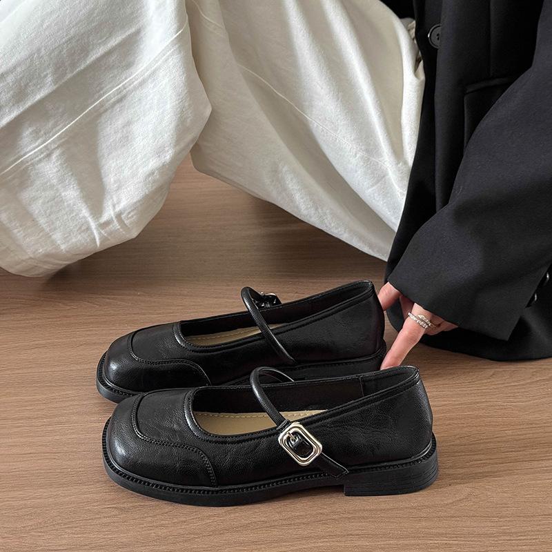 French Xiaoxiangfeng one-word buckle with Mary Jane shoes for women's 2025 spring new retro temperament soft-soled shallow-mouth single shoes