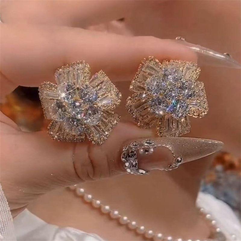 

Design, High-End Flower-Encrusted Diamond Large Earrings, Silver Needle, Light Luxury Niche Full Diamond Earrings, Exquisite Ear Accessories Gold Zircon Petal Earrings