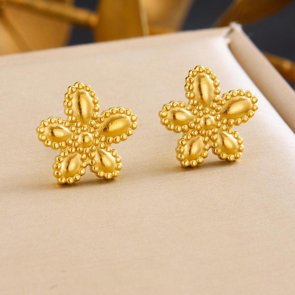 Elegant Korean-Style Gold-Plated Flower Pendant Necklace Set in Stainless Steel