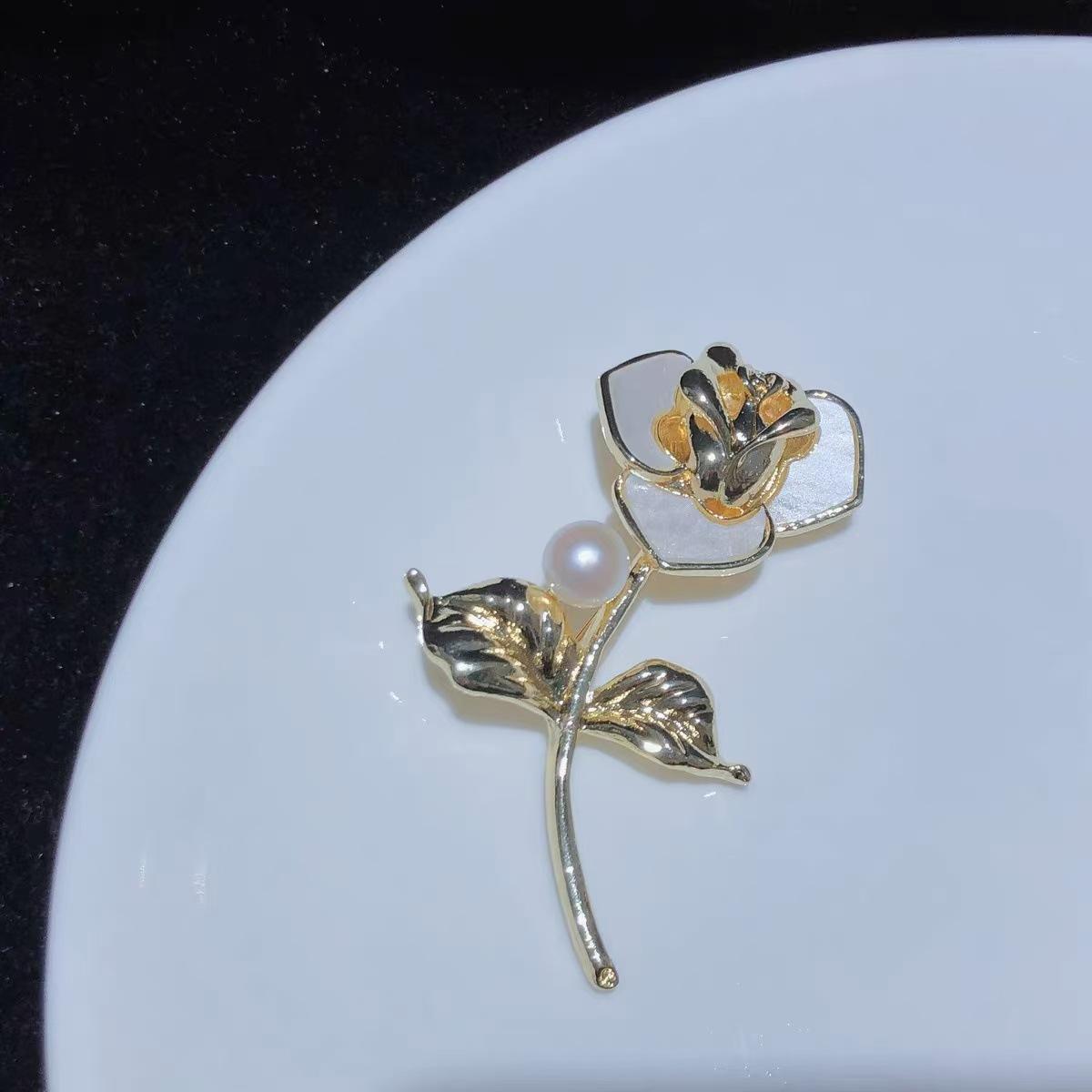 

Инкрустированная бриллиантами жемчужина цифровая брошь-цветок французский свет роскошь темперамент булавка модная ниша элитный костюм аксессуары для женщин