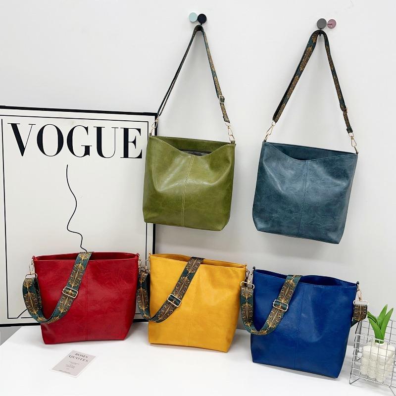 Large-capacity Bag Women's Spring and Summer New Retro Broadband Shoulder Messenger Bag Premium Texture Commuter Bucket Bag