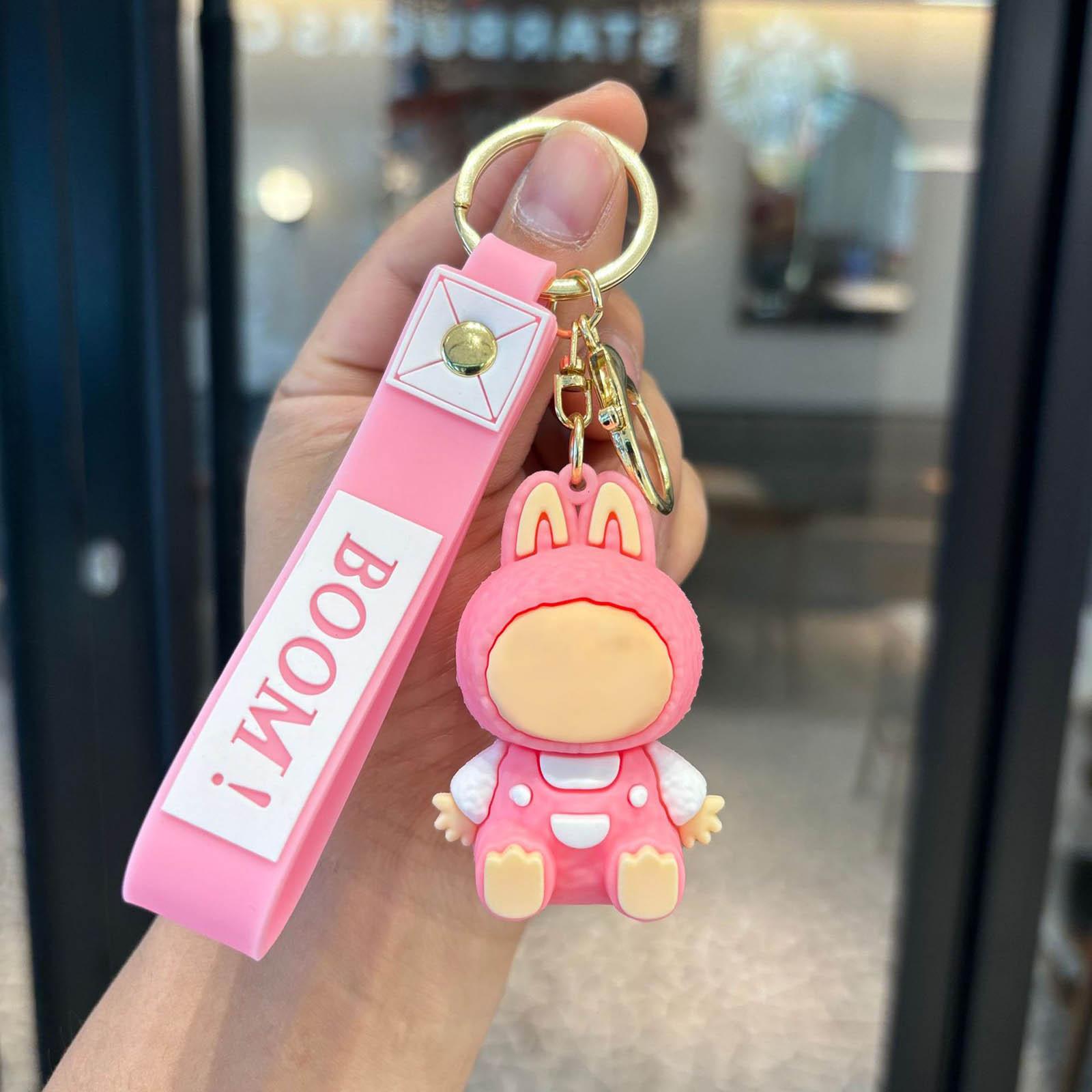 

Брелок для ключей в виде машинки с объемным узором в виде куклы One Size