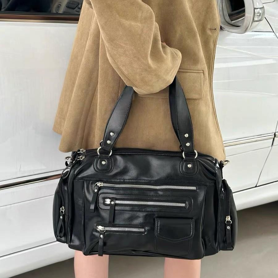 Street Trend Women's Shoulder Bags, Fashi Rivet Large capacity Motorcycle Handbags, New Commuter Crossbody Tote Bag Daily Wear