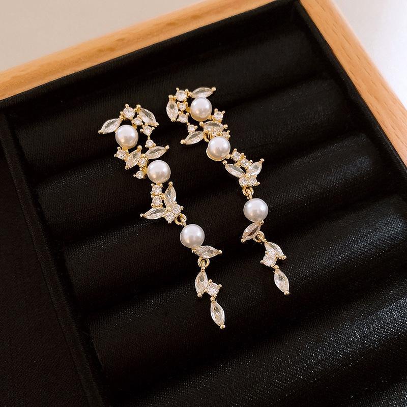 Light luxury zircon round artificial pearl ear buckle French retro fashion temperament earrings high-end exquisite earrings women