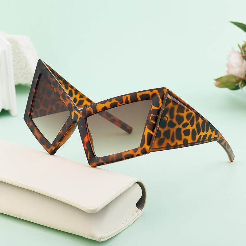 Trendy Cat-Eye Sunglasses: European & American Hip-Hop Style for Beach Parties