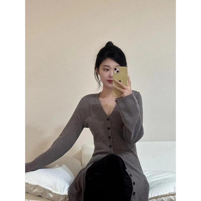 

Retro v-neck knitted dress women s autumn new design single-breasted long sweater cardigan S