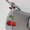 Funkelnder Kirschtaschenanhänger Mode-Schlüsselanhänger Legierungstextur Kirsch-Schlüsselanhänger Geeignet für Party- und Freizeitoutfits