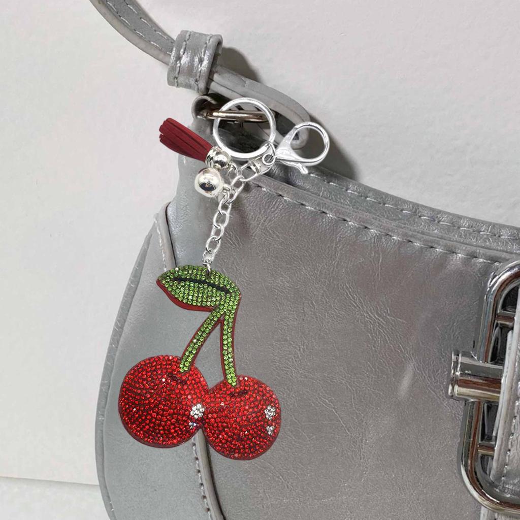 Funkelnder Kirschtaschenanhänger Mode-Schlüsselanhänger Legierungstextur Kirsch-Schlüsselanhänger Geeignet für Party- und Freizeitoutfits