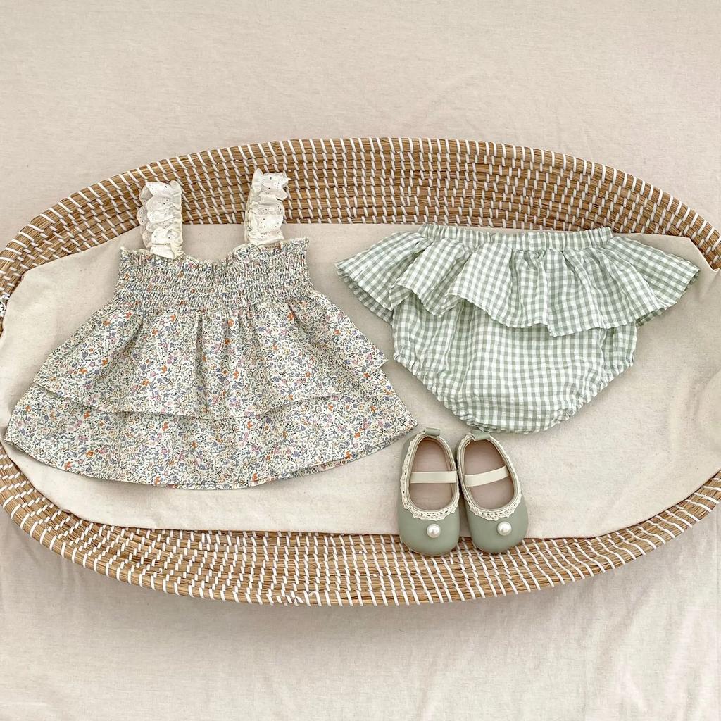 Summer new 2-4 year old baby clothing, baby girl set, fashionable flower suspender+shorts two-piece set