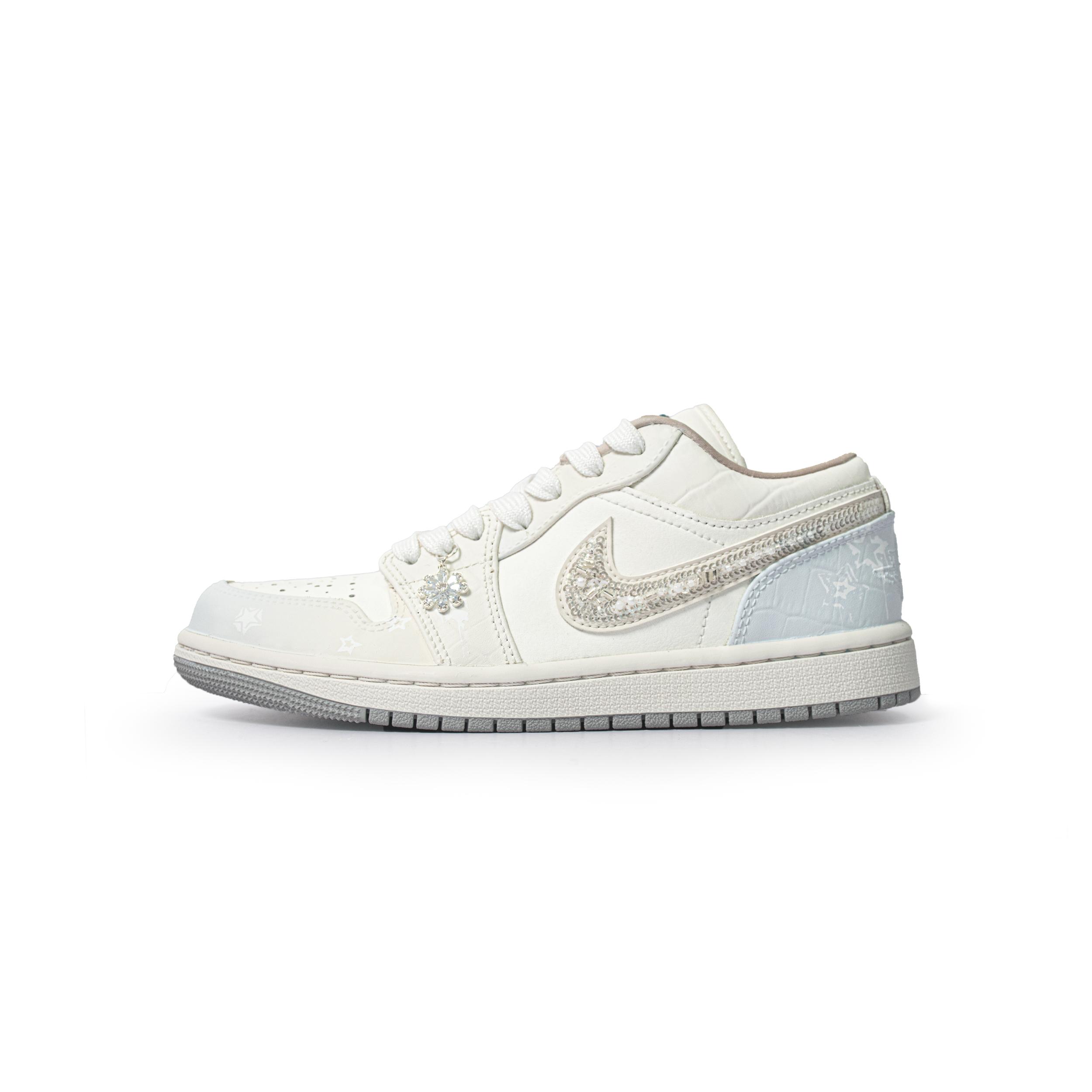 

Jordan Air Jordan 1 Floral Champs Low top Vintage Basketball Shoes Women s Beige Blue IH7323-100(Team196-) 37.5