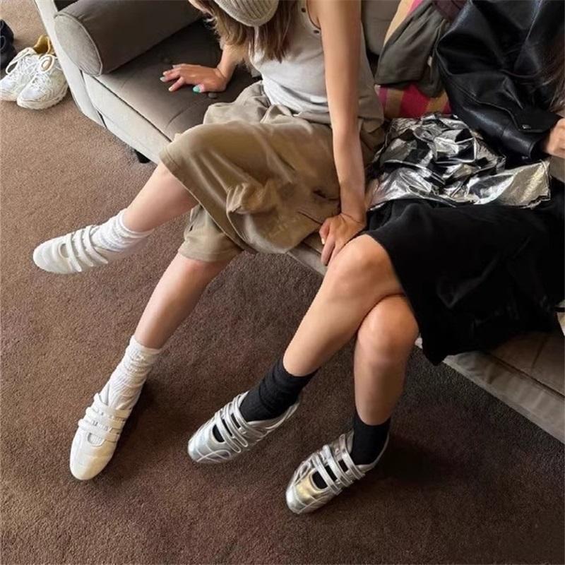 Women Retro White Sneakers Hook and Loop Round Toe Casual Flats