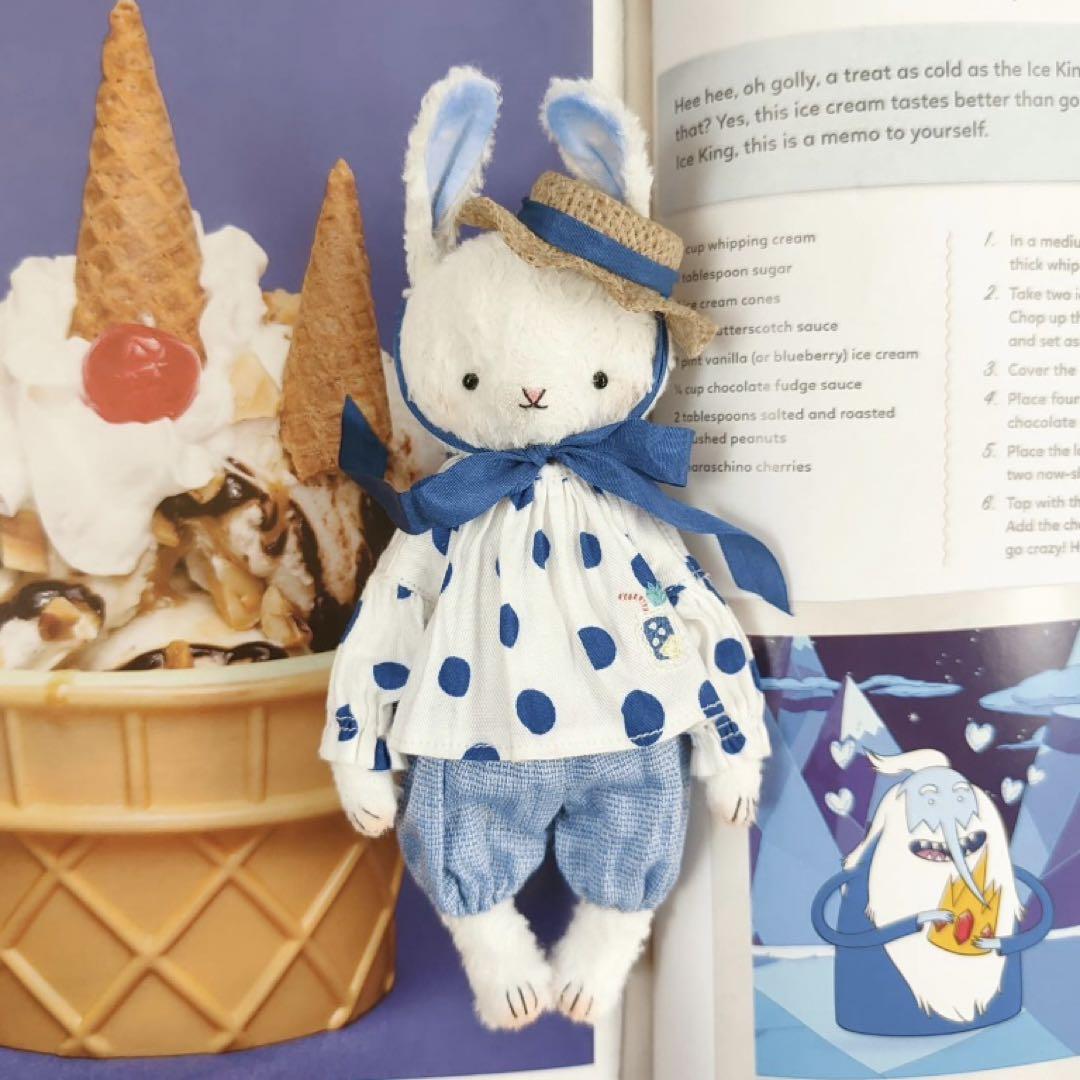 

[USED] Blue-loving Rabbit Plush Toy by an Overseas Artist, Teddy Bear, Teddy Bunny