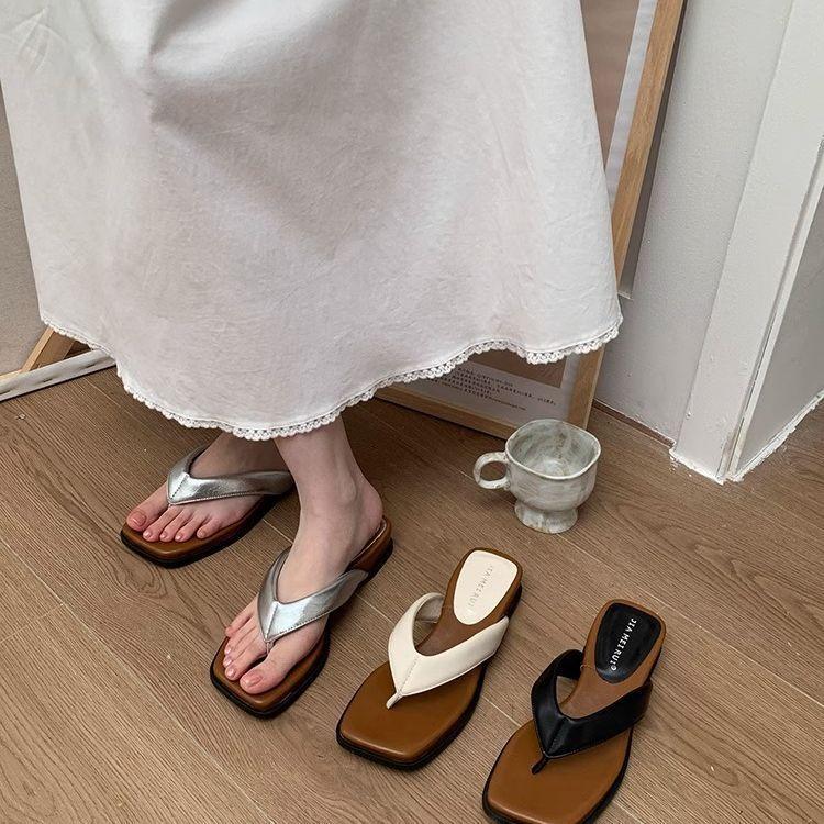 Thick-soled heel heel cold slippers women's summer flip-flops 2025 new with skirt beach sandals