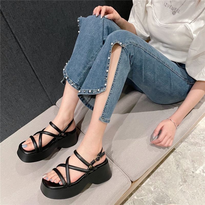 In The Summer of 2025, A New Versatile Minimalist Thin-band Thick-soled Roman Shoe, A French Thick-soled Women's Fashion Sandal