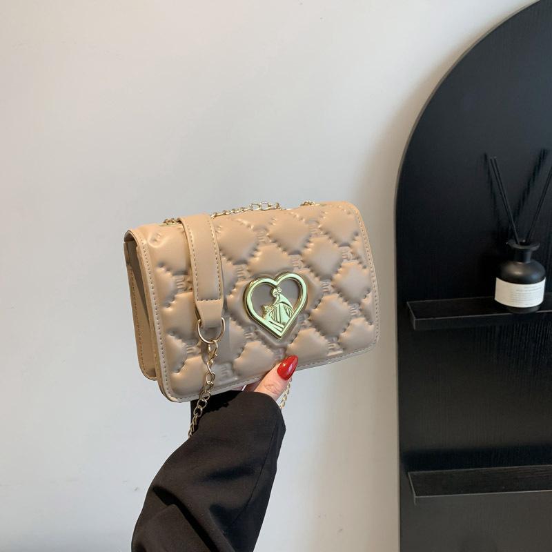 

С ромбовидной текстурой 2025 весна новая однотонная любовь фурнитура углубление плечо кроссбоди цепочка маленькая квадратная женская сумка хаки