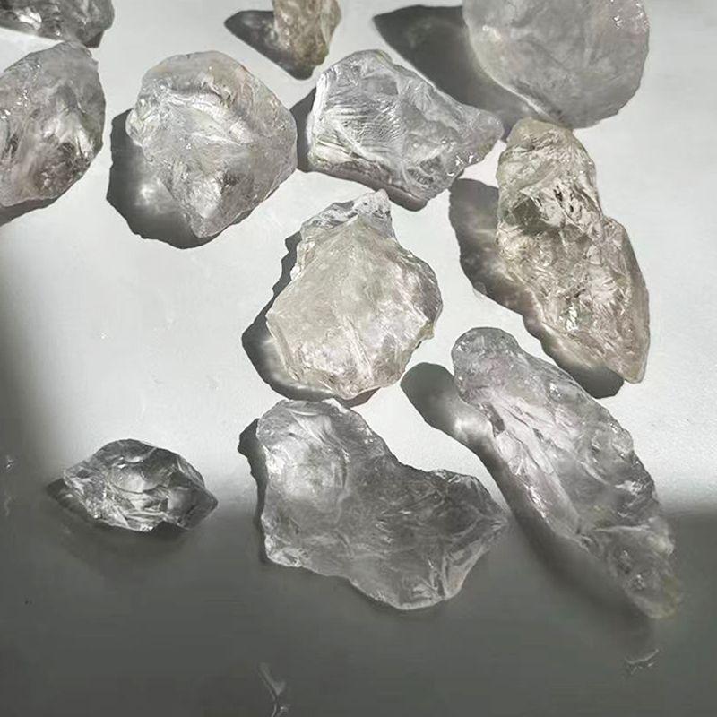 Natürlicher, ungeschliffener, transparenter, weißer Kristall-Aromastein-Schmuck