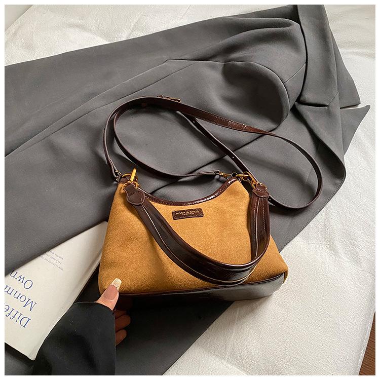 

Модная популярная сумка подмышку женская 2025 новая ретро матовая текстура сумка-мессенджер большая вместимость дорожная сумка на плечо