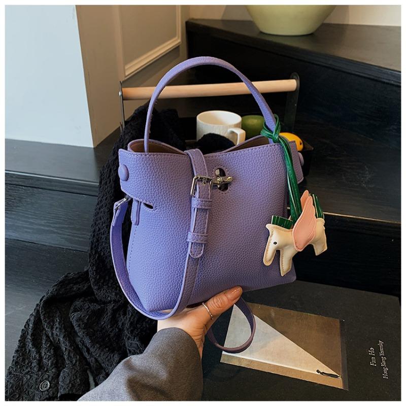 

Niche design bag women s new popular fashion hand bag commuter shoulder crossbody bucket bag фіолетовий