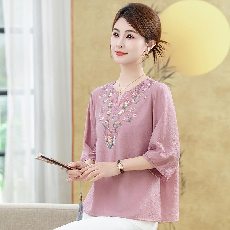 

2026 Artistic V-neck Women s Three-quarter Sleeve Loose Fit Age-defying T-shirt 3XL (120-135 jin)