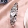 Montre bracelet ovale pour femme avec accents de diamants