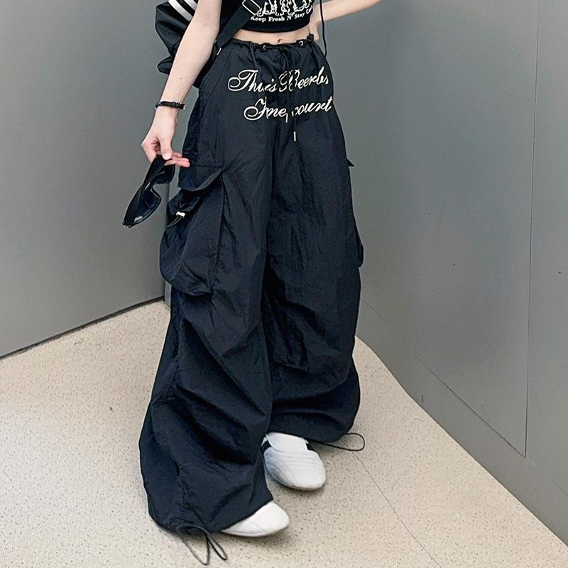 

Комплект из двух предметов: футболка с принтом щенка в американском стиле и вышитые брюки карго, весна/осень 2025 170 cm