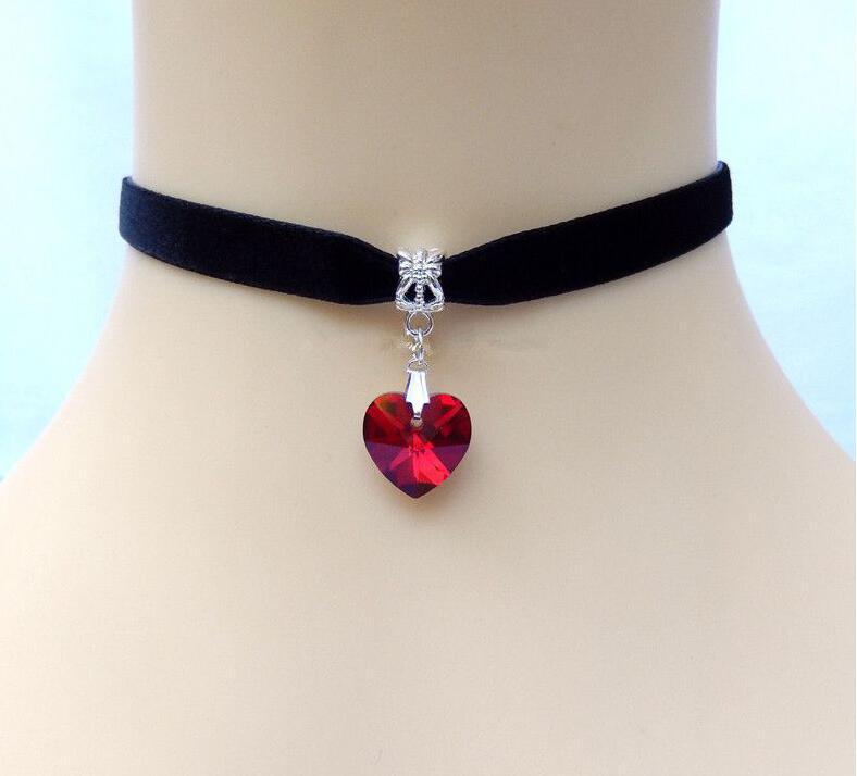 European & American Crystal Heart Pendant Velvet Choker Necklace