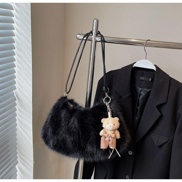 2025 new trendy fashion autumn and winter plush bag versatile large capacity underarm women's bag Korean version niche shoulder messenger bag