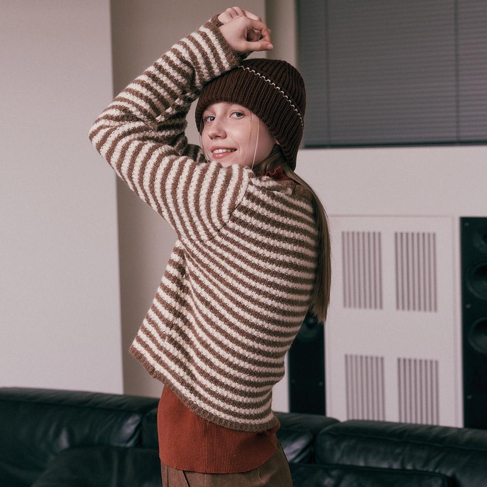 Eiaenlei Ar_Brown Striped Crop Knit Sweater