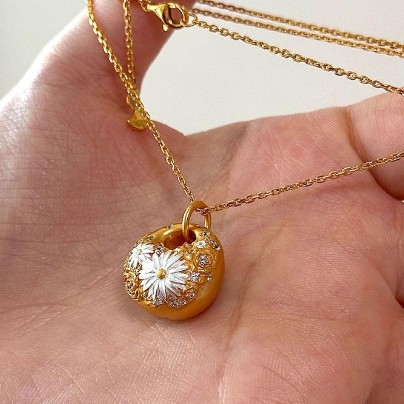 Floral White Enamel Original Design Daisy Flower Dot Diamond Pendant Exquisite Luxury Necklace engagement fine Jewelry gifts